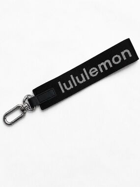 Lululemon Never Lost Reflective Keychain Black White Silver